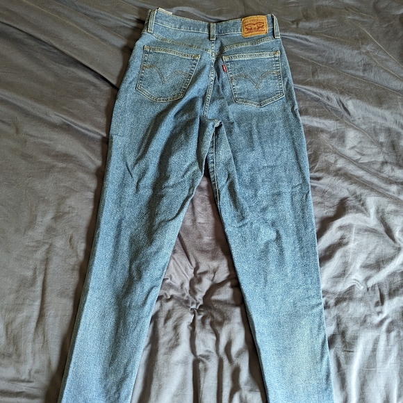 Levi's High Waist Taper Mom Jeans - Picture 4 of 8